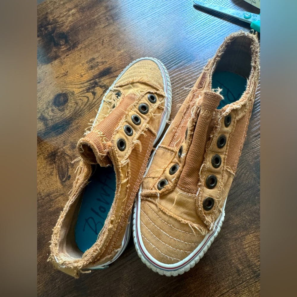 Distressed canvas sneakers by Blowfish. Camel. Sz 6.5 (Final price!)